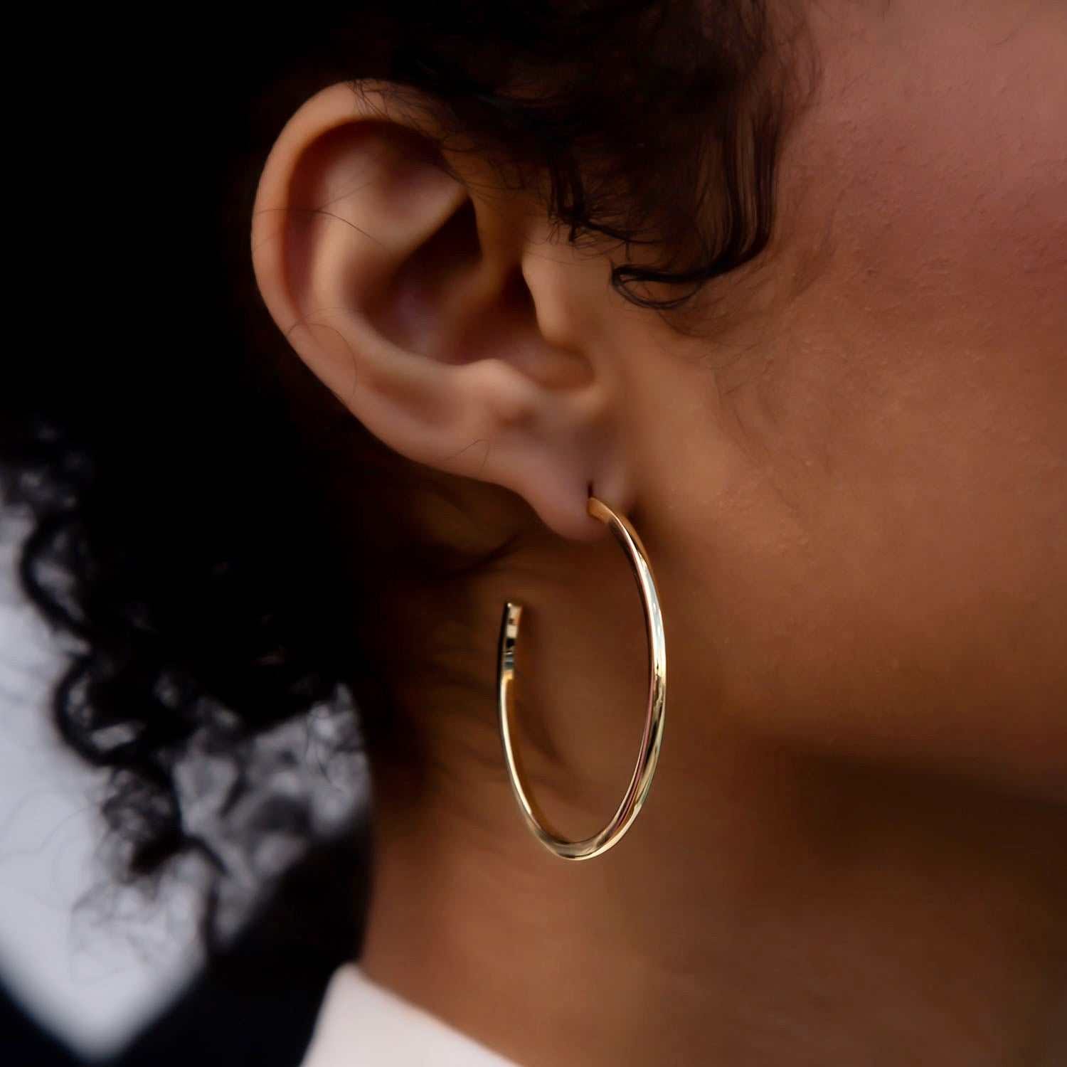 GLD PROMO - WOMEN Plain Hoop Earrings in Yellow Gold