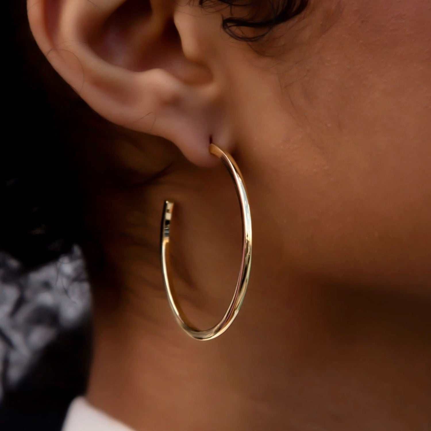 GLD PROMO - WOMEN Plain Hoop Earrings in Yellow Gold