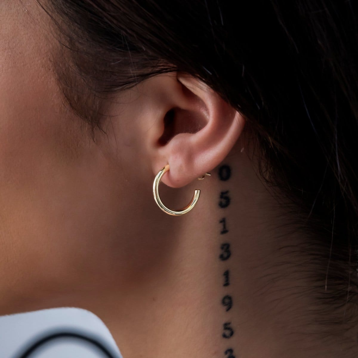 GLD PROMO - WOMEN Plain Hoop Earrings in Yellow Gold