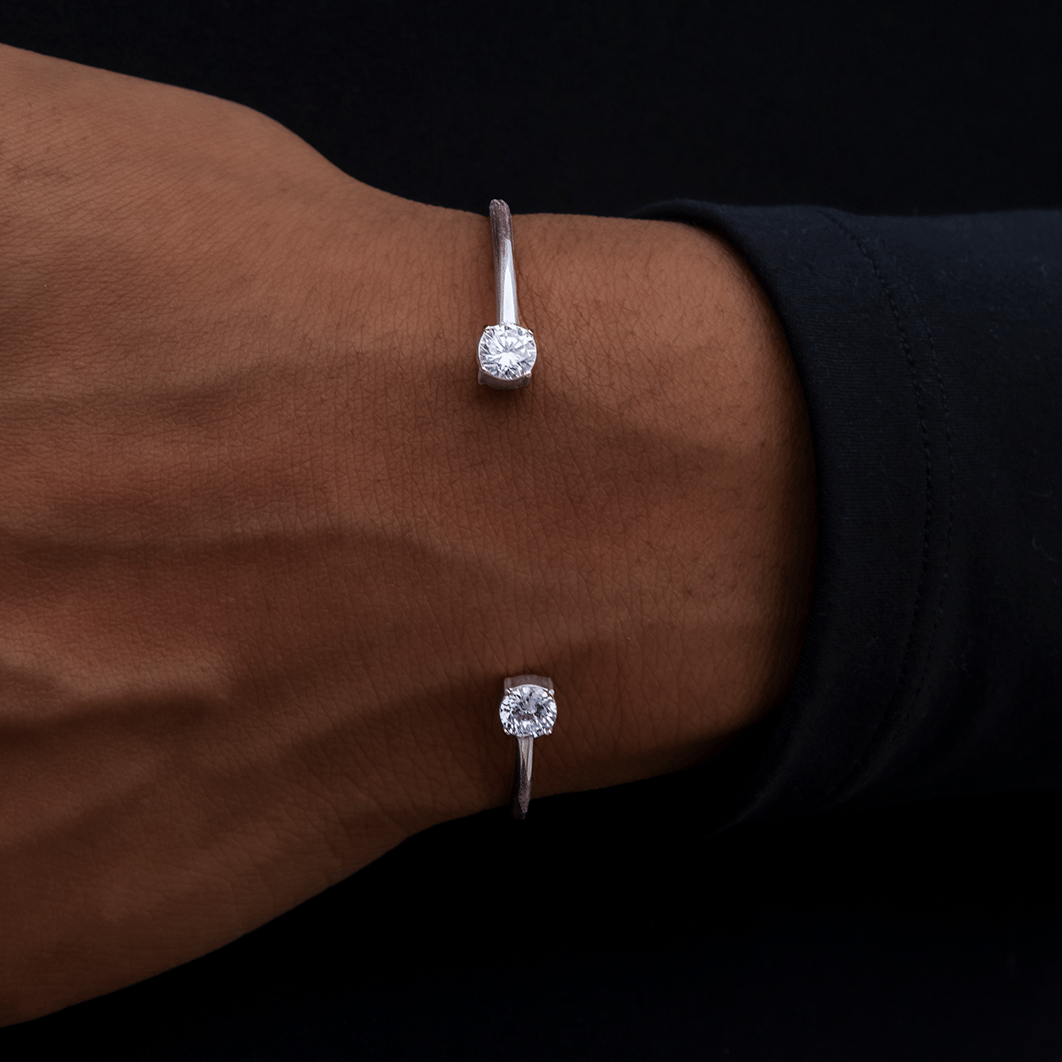 GLD PROMO - WOMEN Open - Cuff Bracelet with Round Cut Stones in White Gold