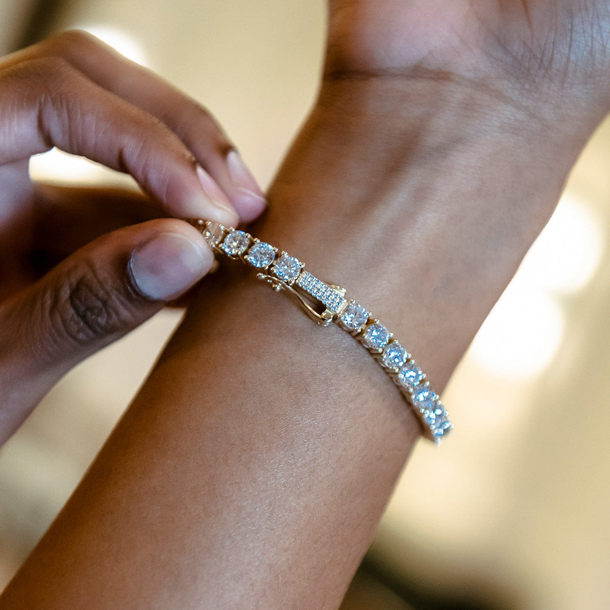 GLD PROMO - WOMEN Iced Baguette Bar Bracelet