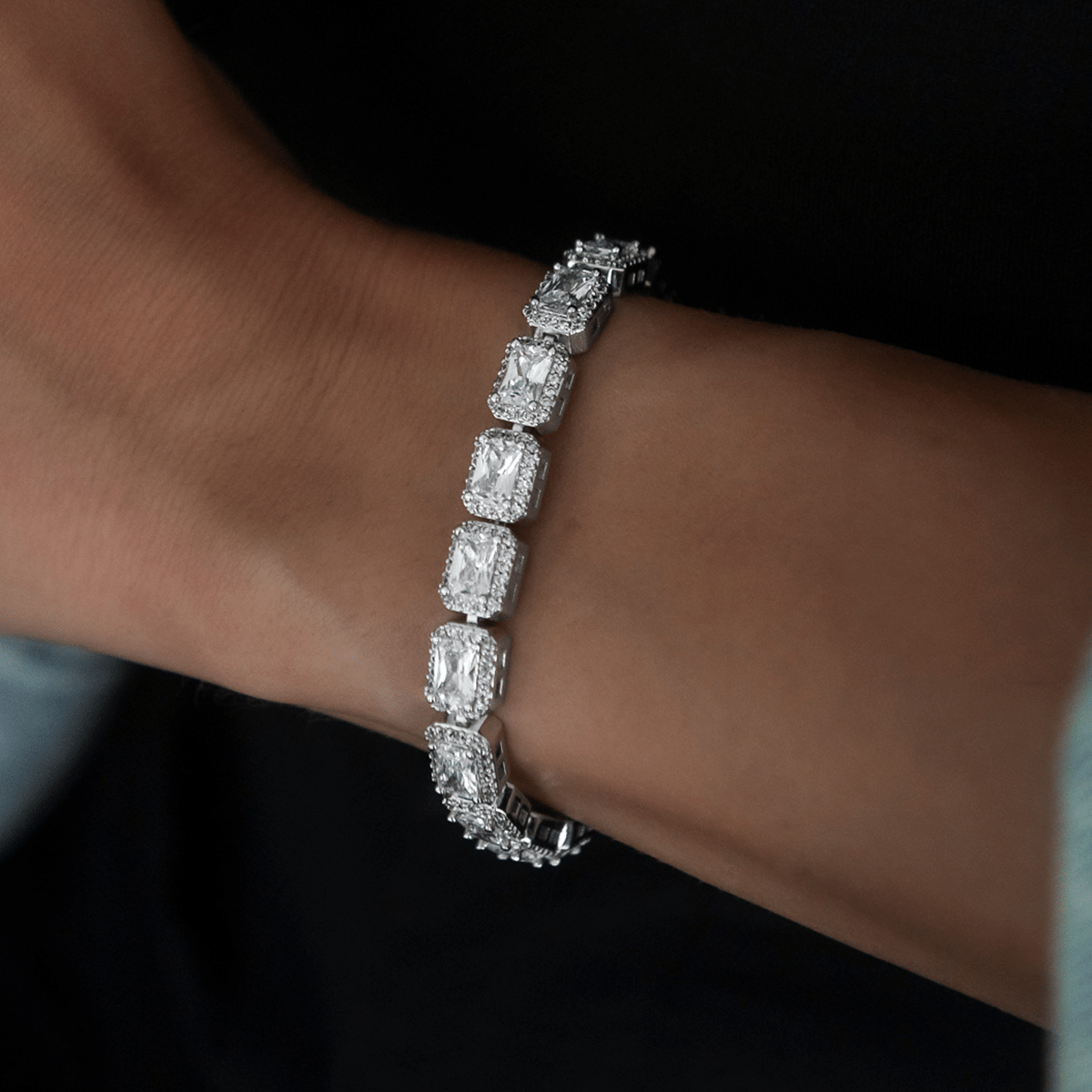 GLD PROMO - WOMEN Diamond Cushion Cut Tennis Bracelet
