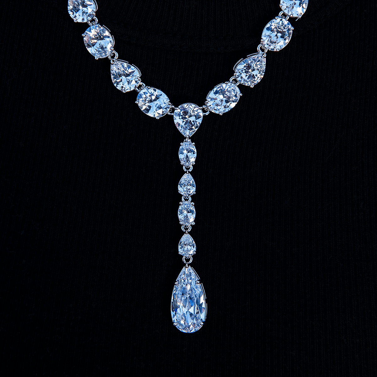 GLD Women Diamond Teardrop Lariat Necklace in White Gold