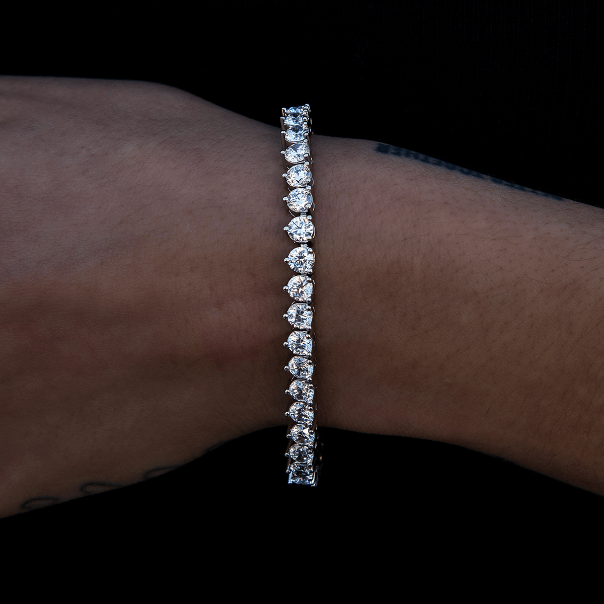GLD Women 3 Prong Tennis Bracelet in White Gold
