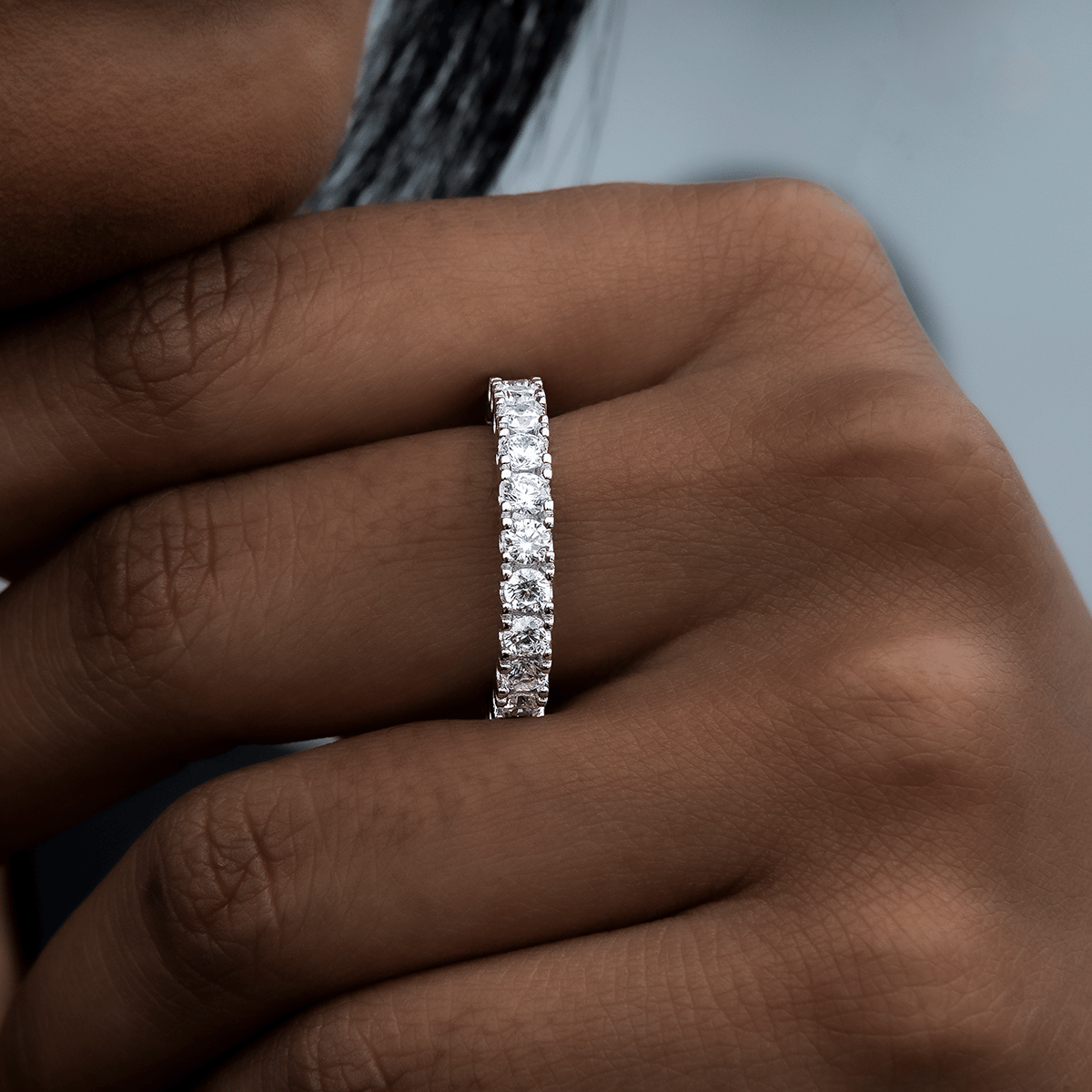GLD Women 3 mm Eternity Band Ring in White Gold Vermeil