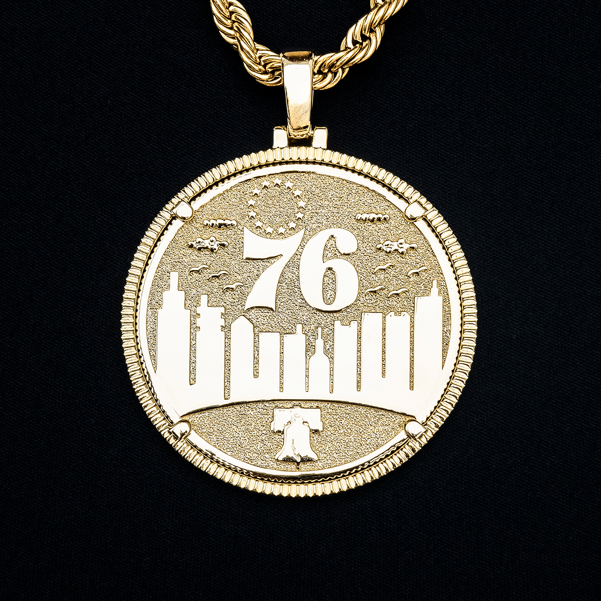 GLD Men Philadelphia 76ers Official NBA Coin Pendant