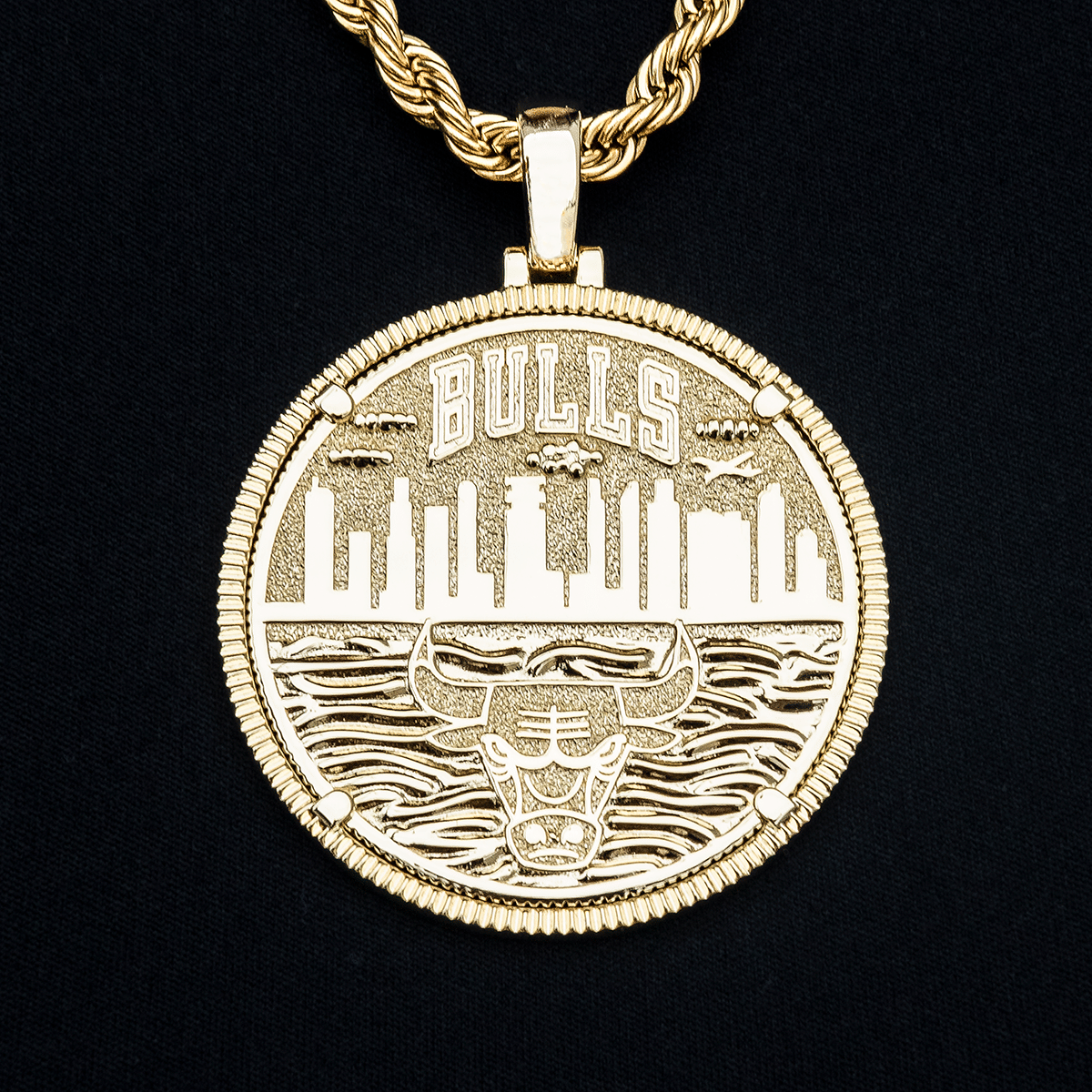 GLD Men Chicago Bulls Official NBA Coin Pendant