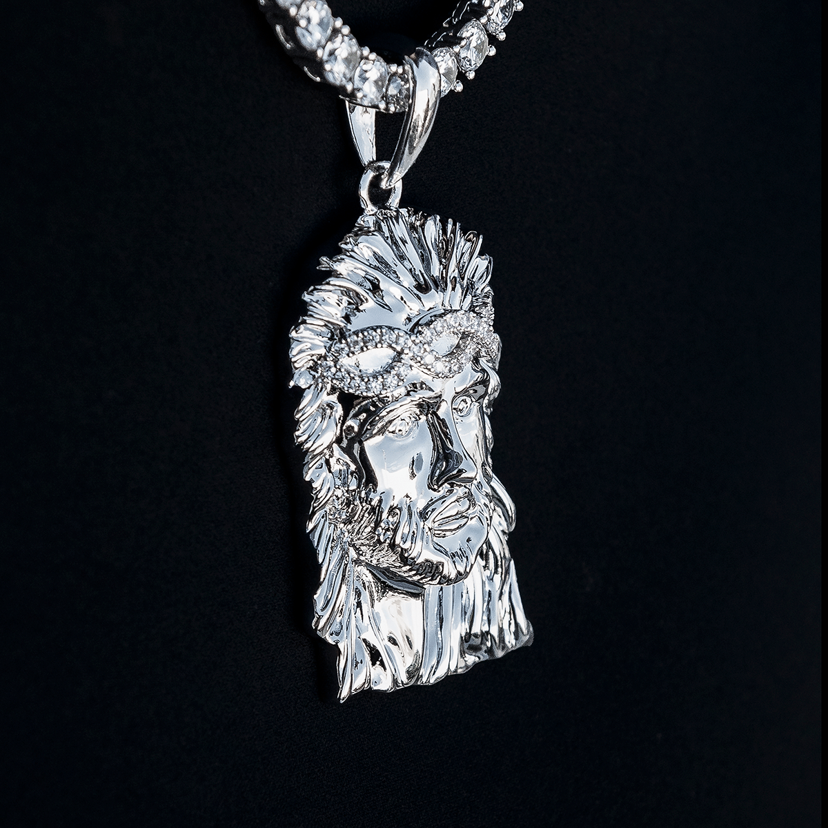 GLD Men Large Diamond Crown Portrait of Jesus Pendant in White Gold