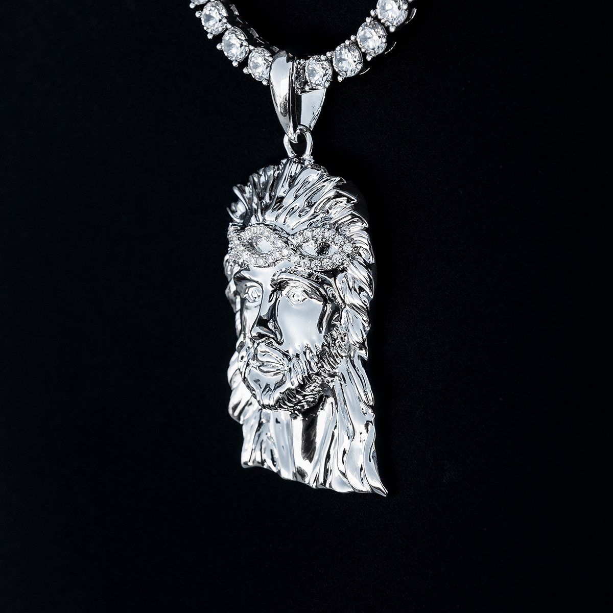 GLD Men Large Diamond Crown Portrait of Jesus Pendant in White Gold