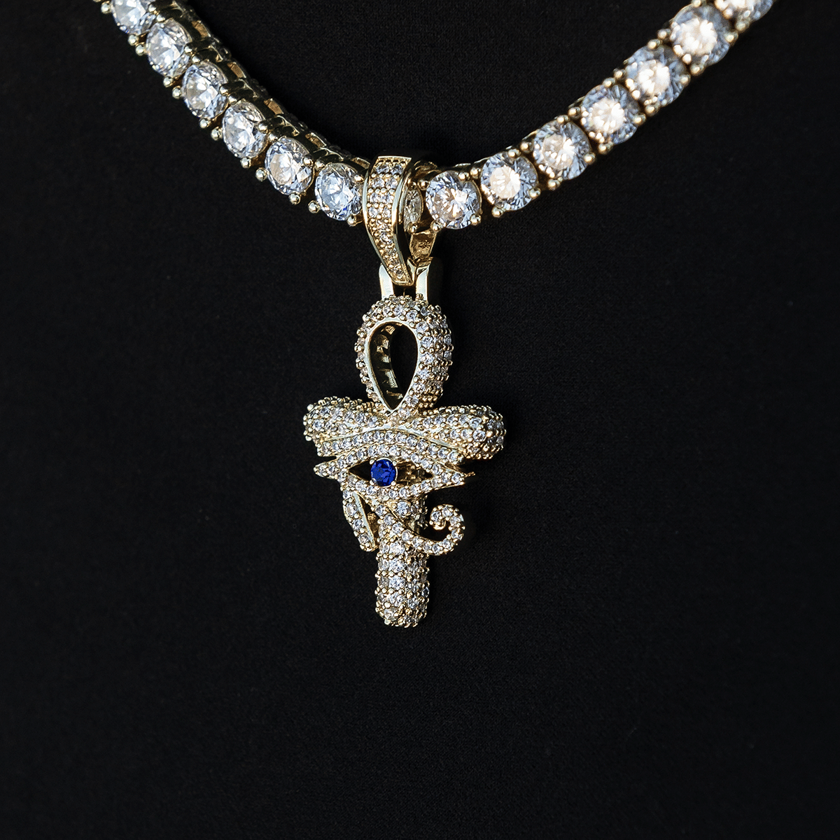 GLD Women Eye of Horus Ankh Pendant in Yellow Gold