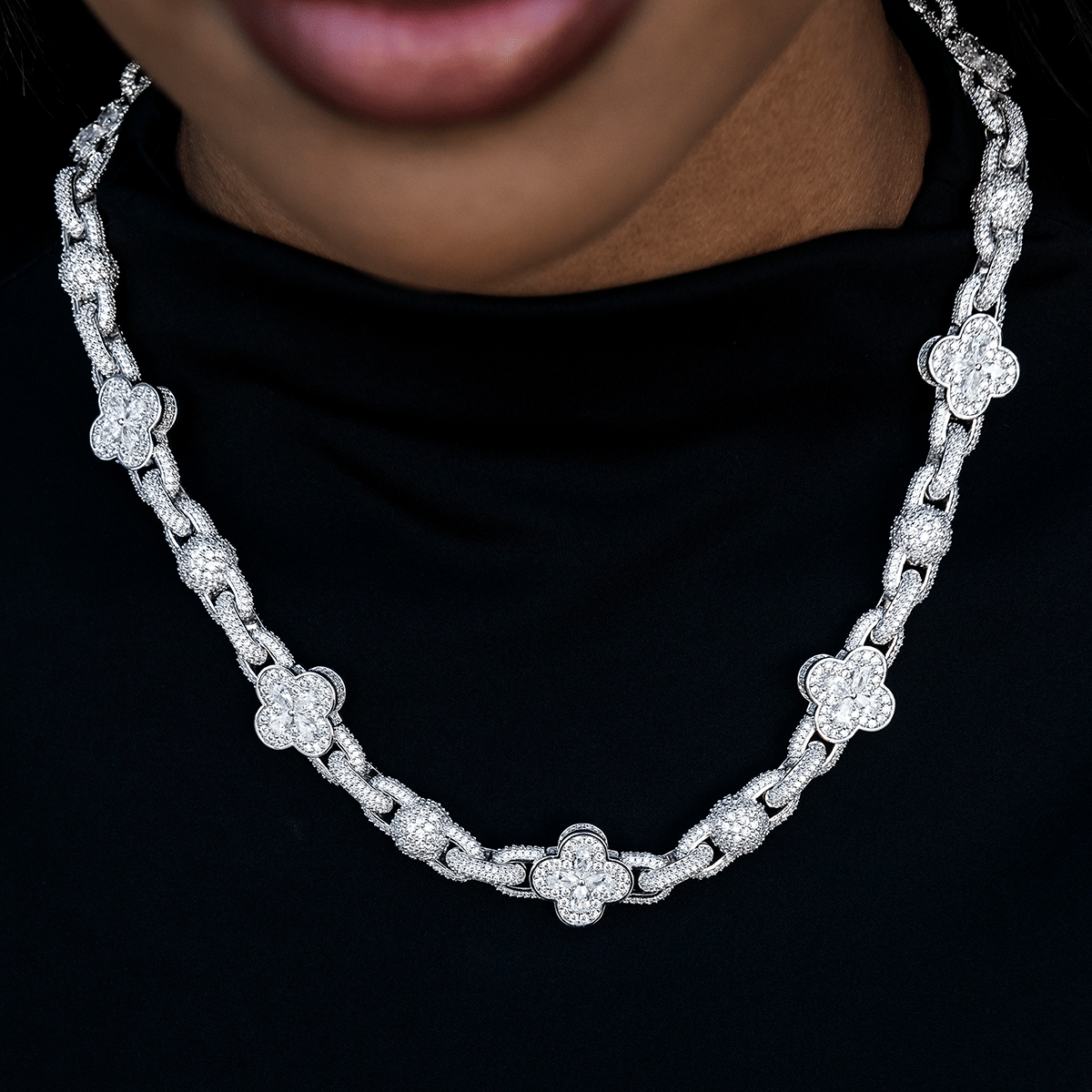 GLD Women Diamond Ball Clover Mariner Necklace in White Gold - 10 mm