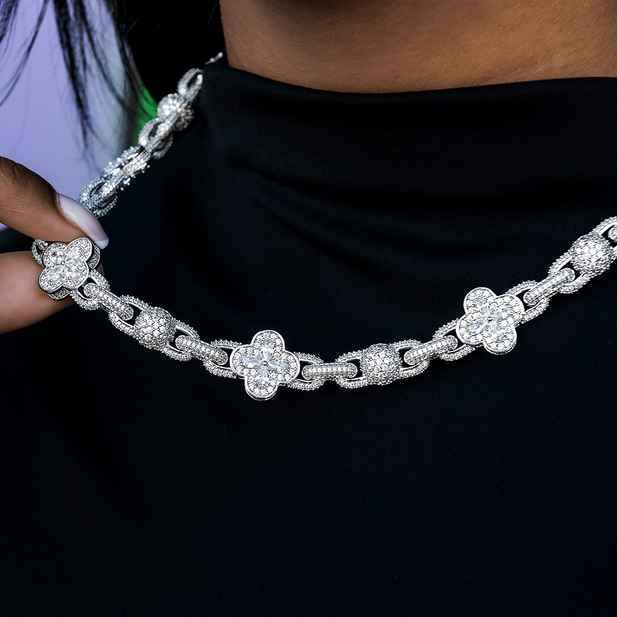GLD Women Diamond Ball Clover Mariner Necklace in White Gold - 10 mm