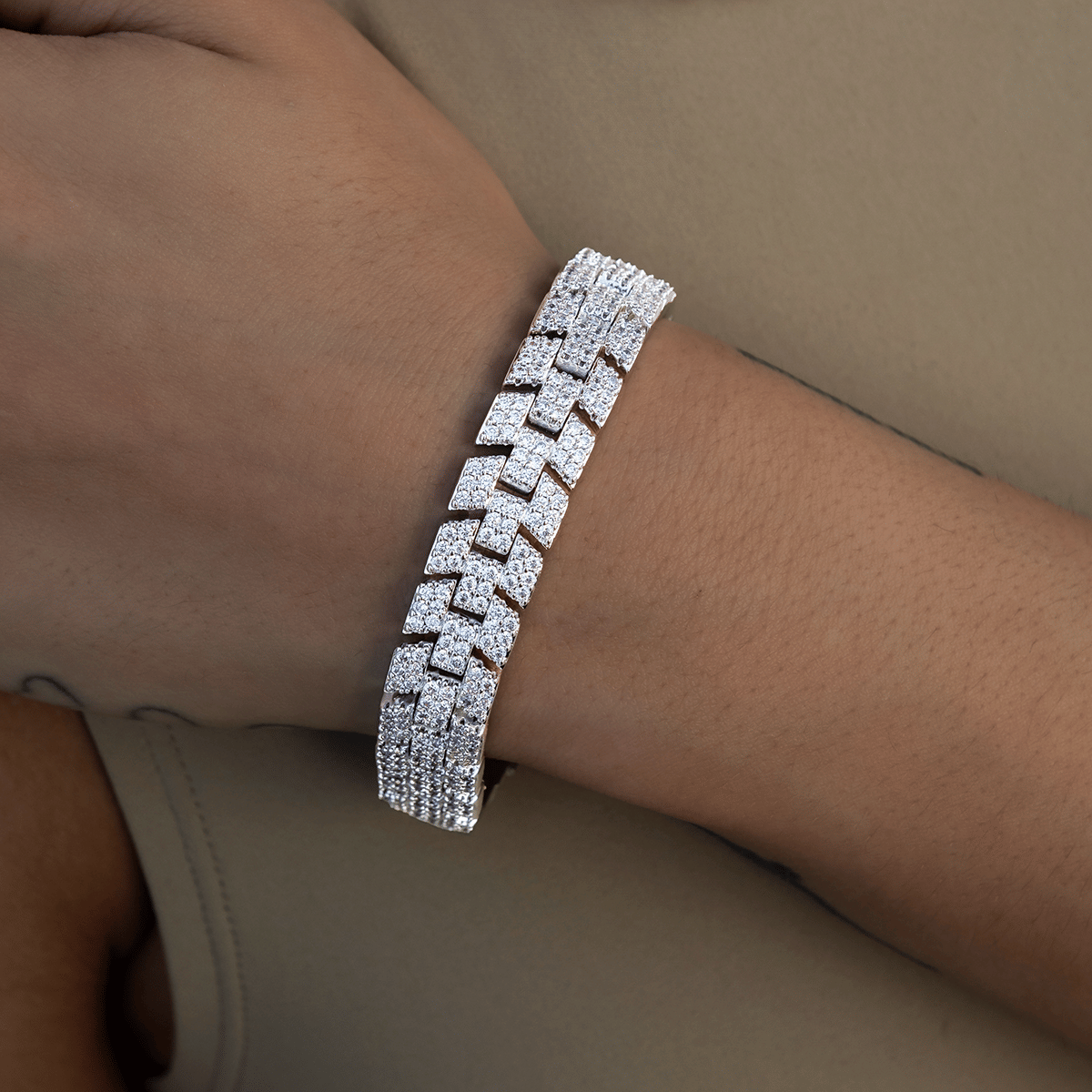 GLD Women Diamond Spine Bracelet in White Gold