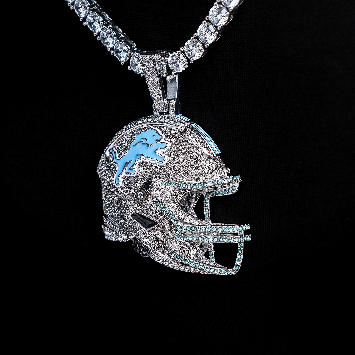 GLD Men 2025 Detroit Lions Team Helmet Pendant - White Gold