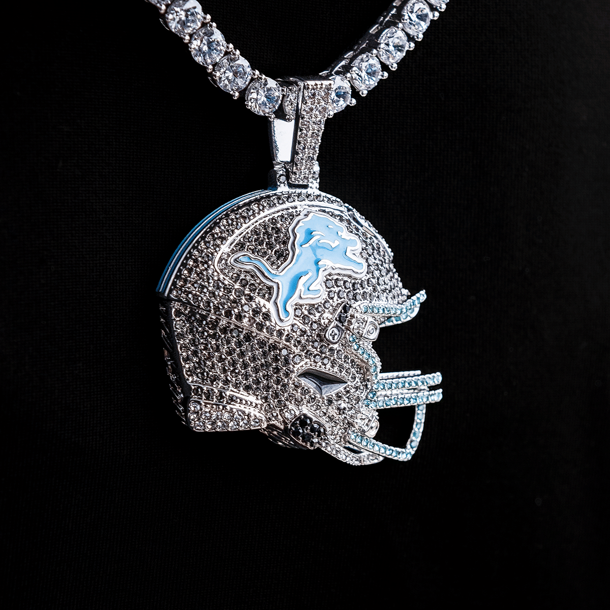 GLD Men 2025 Detroit Lions Team Helmet Pendant - White Gold