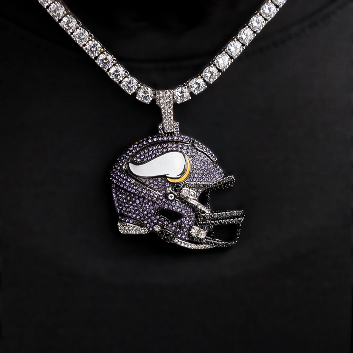 GLD Men 2025 Minnesota Vikings Team Helmet Pendant - White Gold