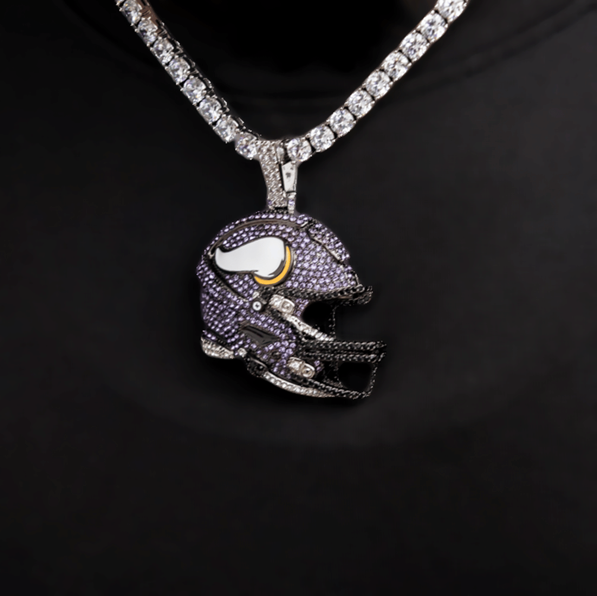 GLD Men 2025 Minnesota Vikings Team Helmet Pendant - White Gold