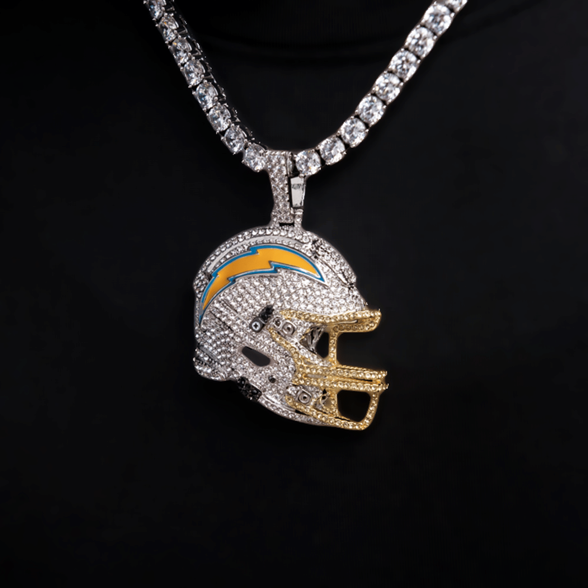 GLD Men 2025 Los Angeles Chargers Team Helmet Pendant - White Gold