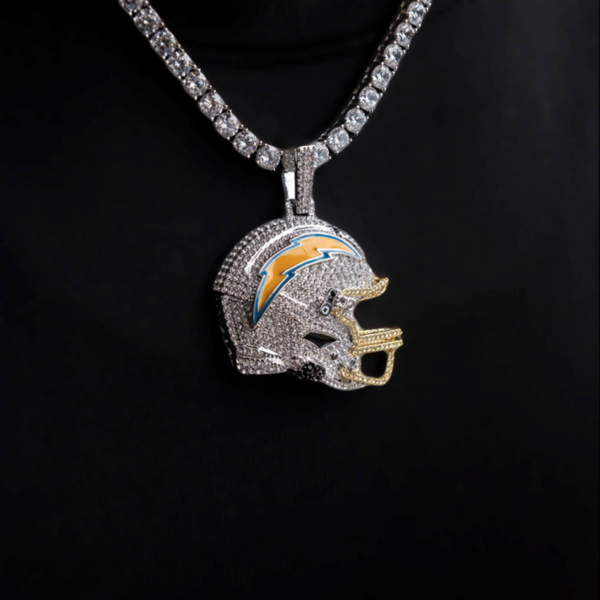GLD Men 2025 Los Angeles Chargers Team Helmet Pendant - White Gold