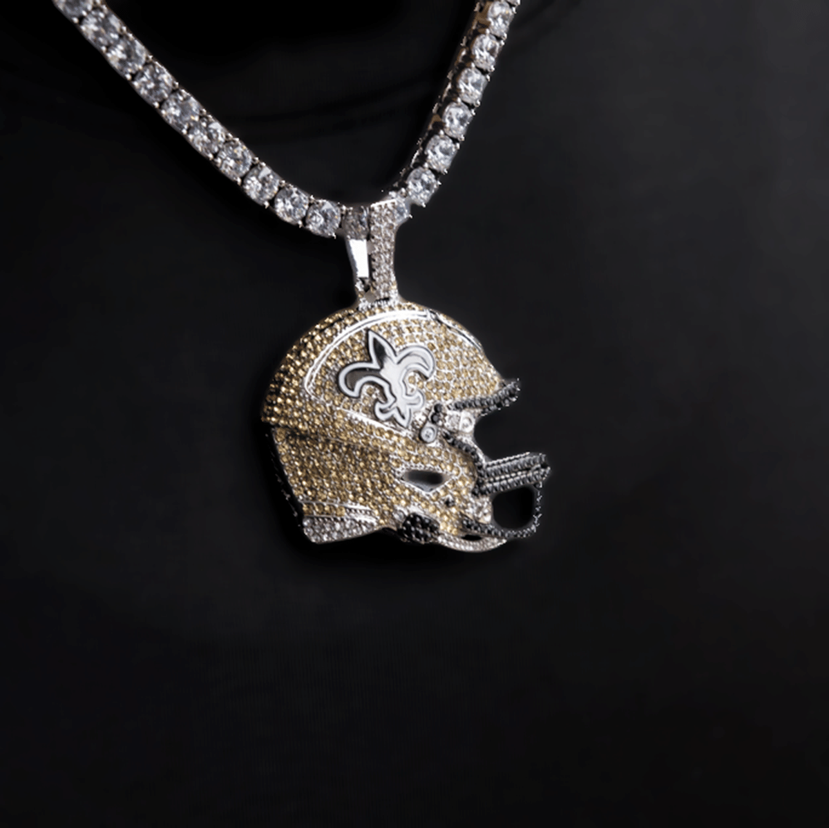 GLD Men 2025 New Orleans Saints Team Helmet Pendant - White Gold