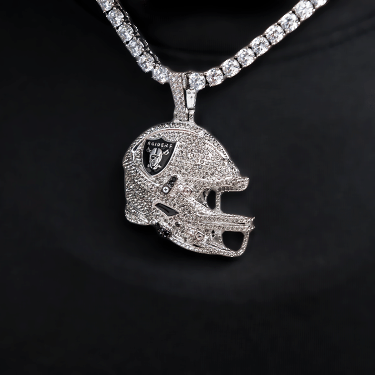 GLD Men 2025 Las Vegas Raiders Team Helmet Pendant - White Gold