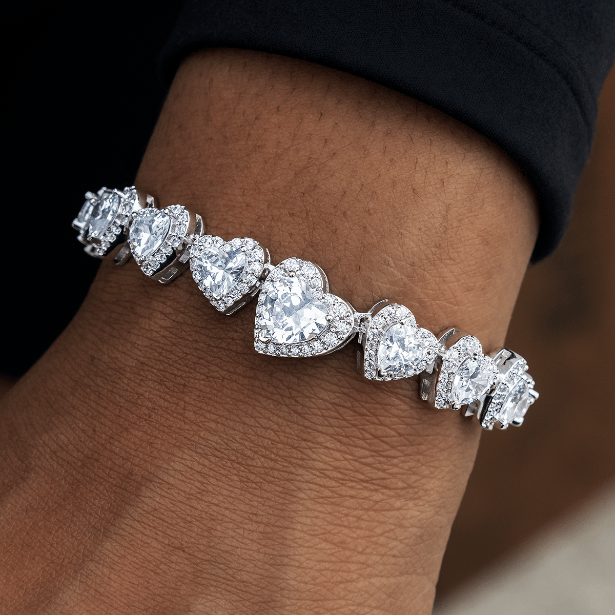 GLD Women Diamond Heart Cluster Bracelet in White Gold