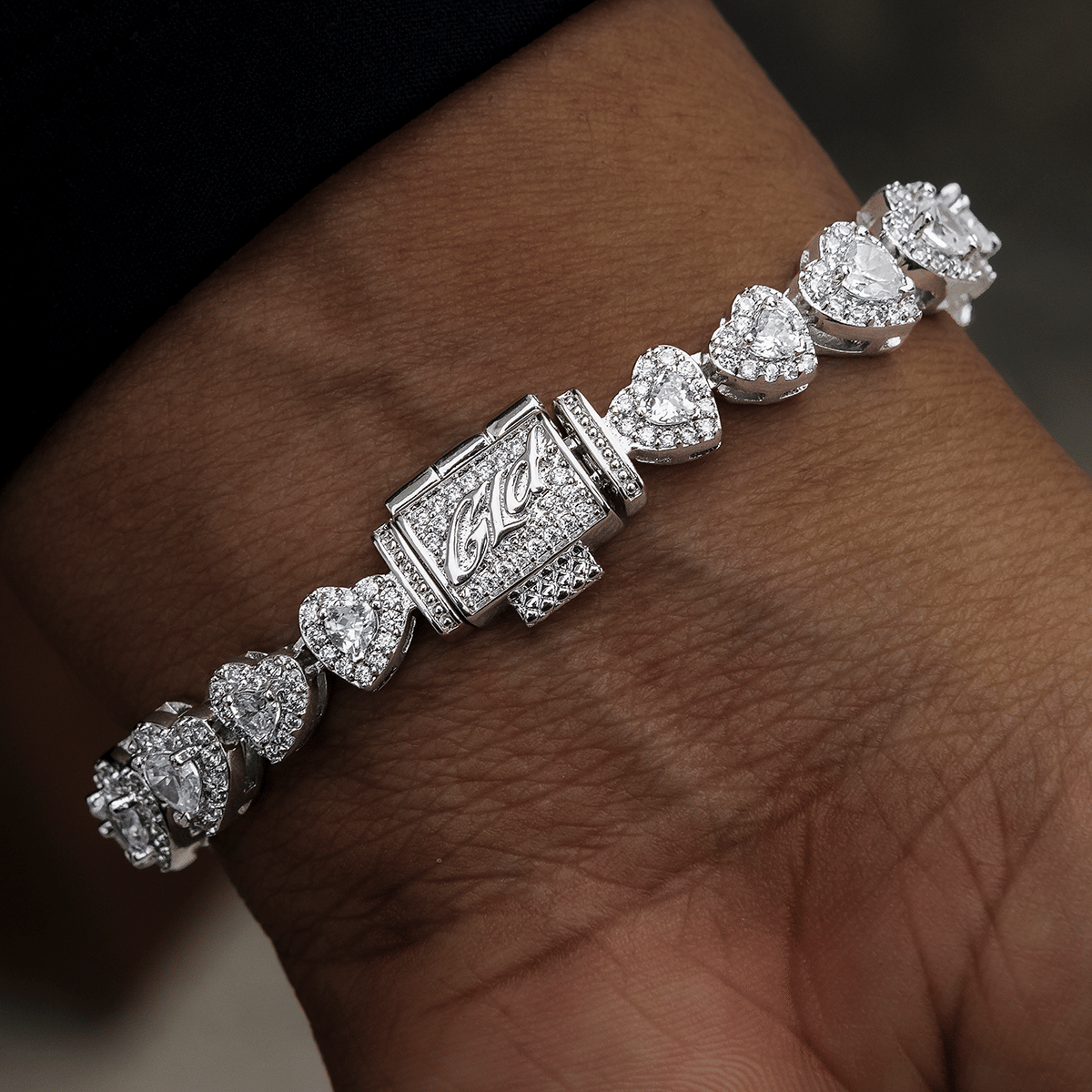 GLD Women Diamond Heart Cluster Bracelet in White Gold