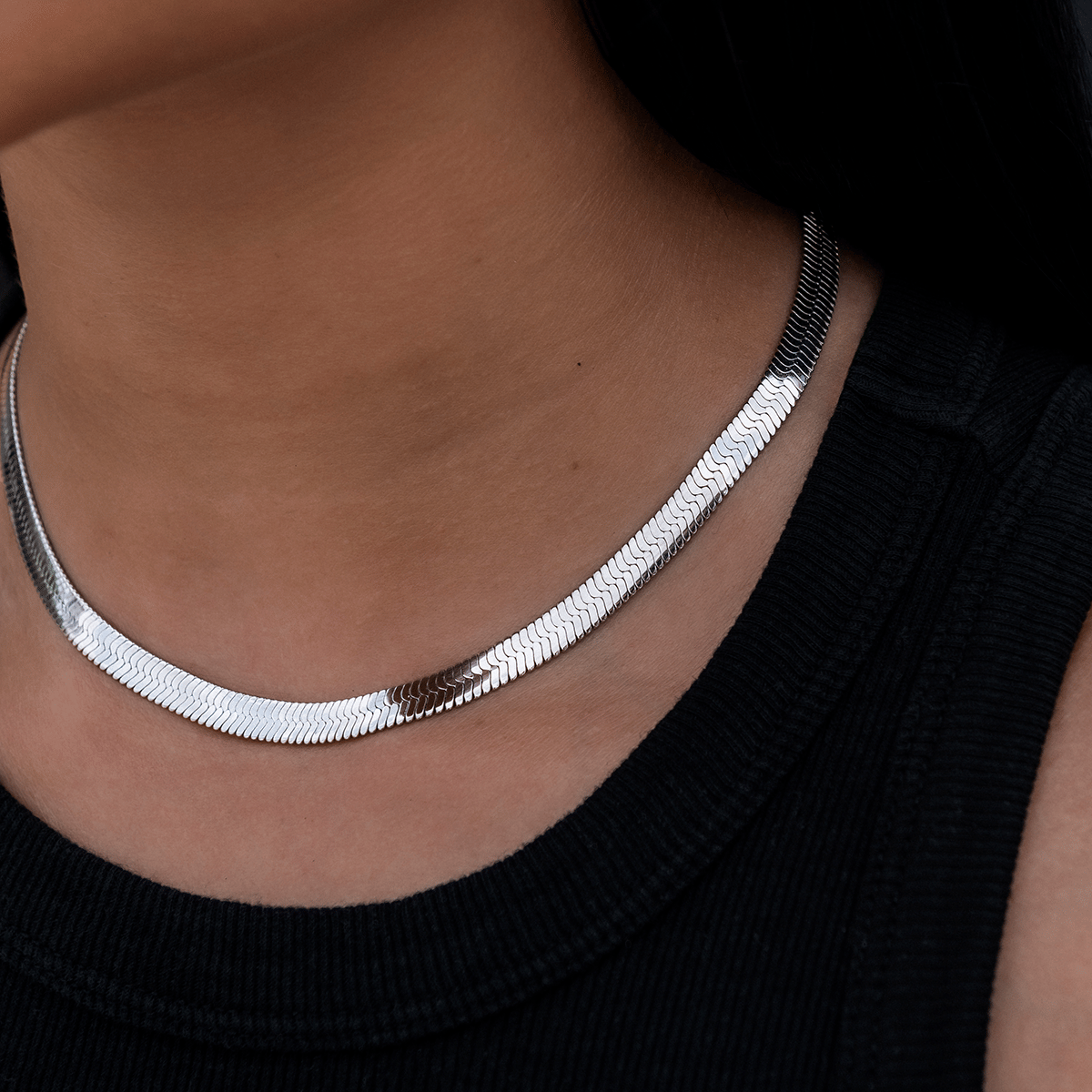 GLD Women Herringbone Necklace in White Gold - 6 mm