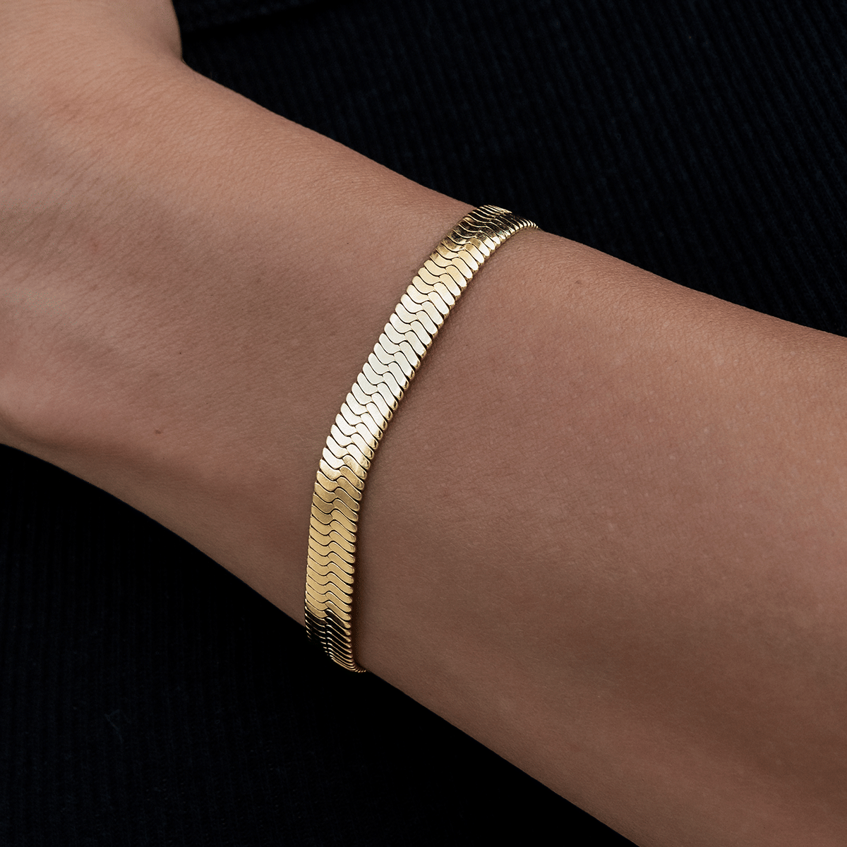 GLD Women Herringbone Bracelet in Yellow Gold - 6 mm