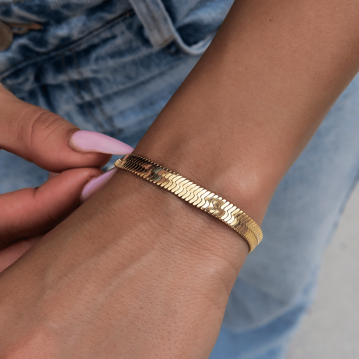 GLD Women Herringbone Bracelet in Yellow Gold - 6 mm