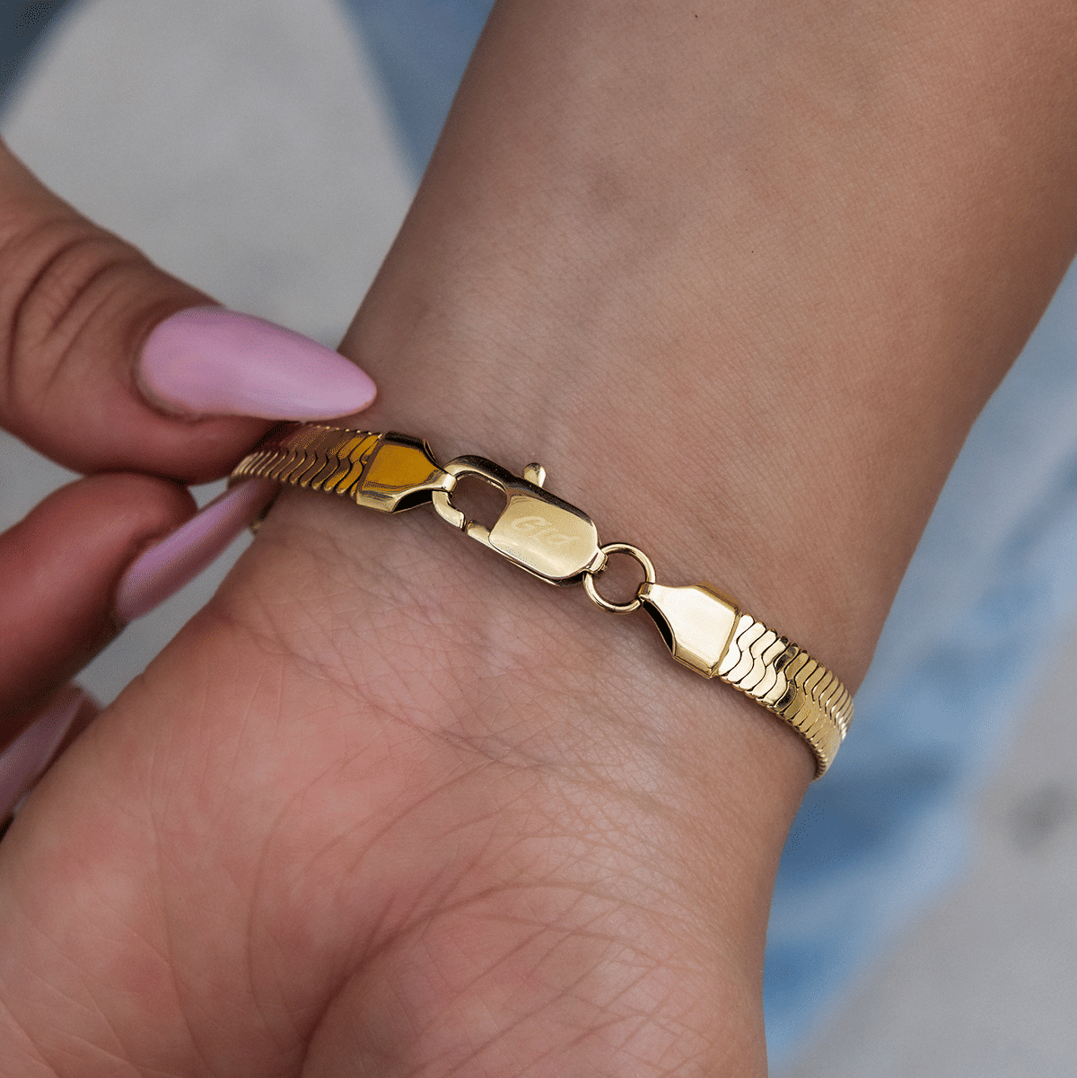 GLD Women Herringbone Bracelet in Yellow Gold - 6 mm