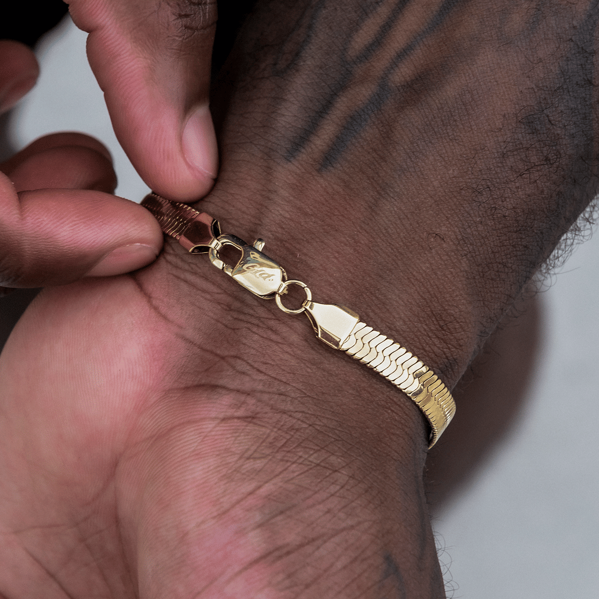 GLD Men Herringbone Bracelet in Yellow Gold - 6 mm
