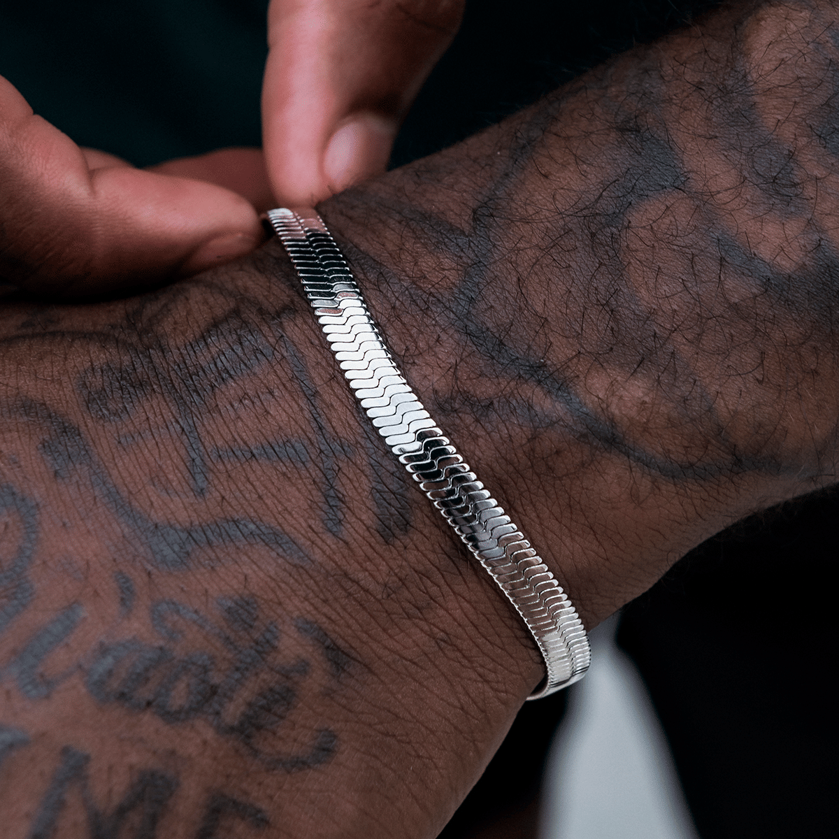 GLD Men Herringbone Bracelet in White Gold - 6 mm