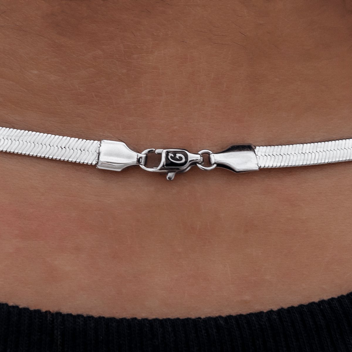 GLD Women Herringbone Necklace in White Gold - 4 mm