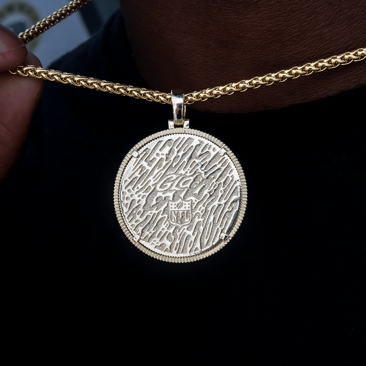 GLD Men Philadelphia Eagles Official NFL Coin Pendant