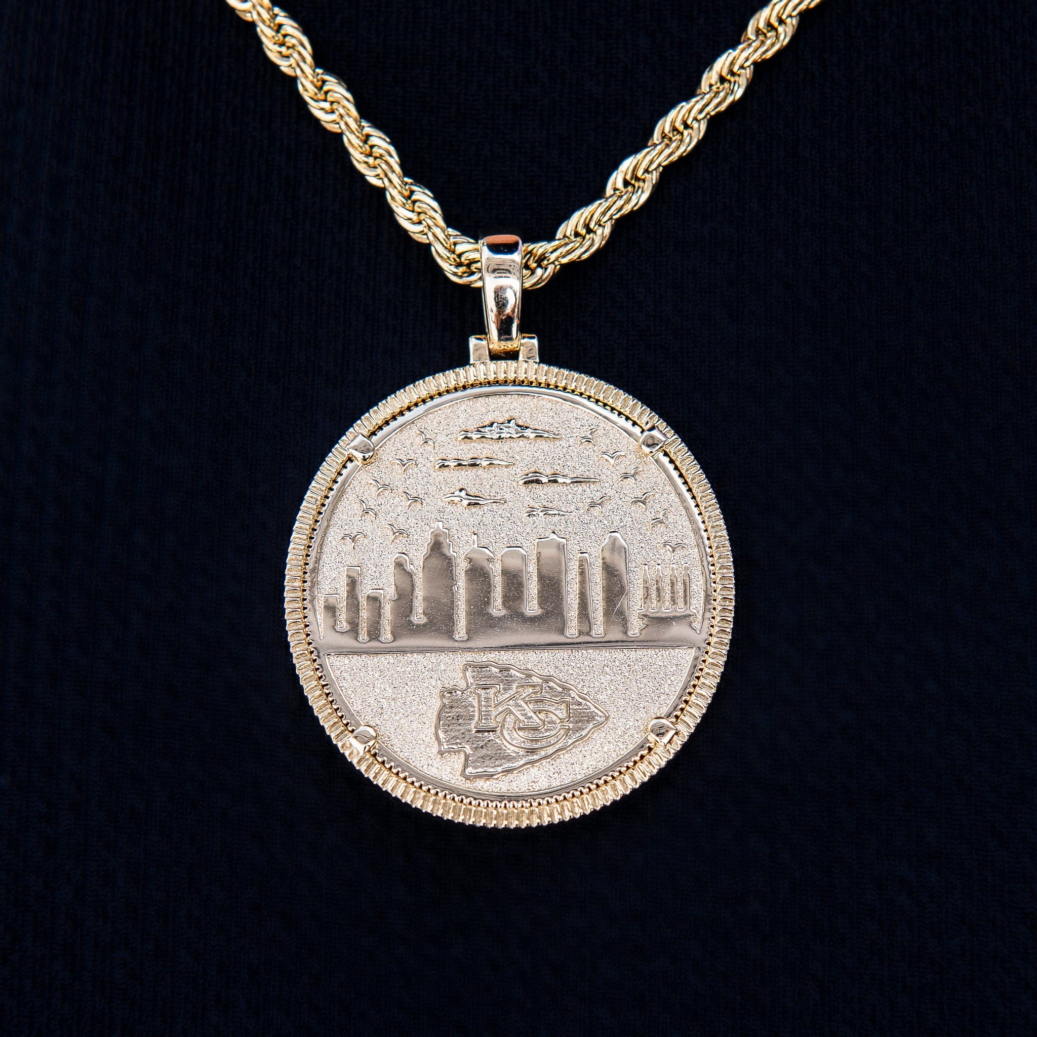 GLD Men Kansas City Chiefs Official NFL Coin Pendant