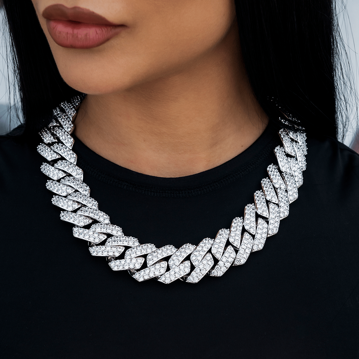 GLD Women Diamond Prong Link Necklace in White Gold - 25 mm