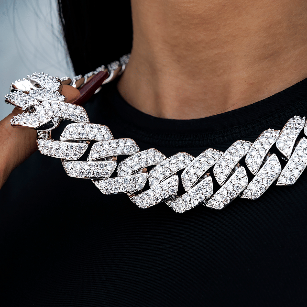 GLD Women Diamond Prong Link Necklace in White Gold - 25 mm