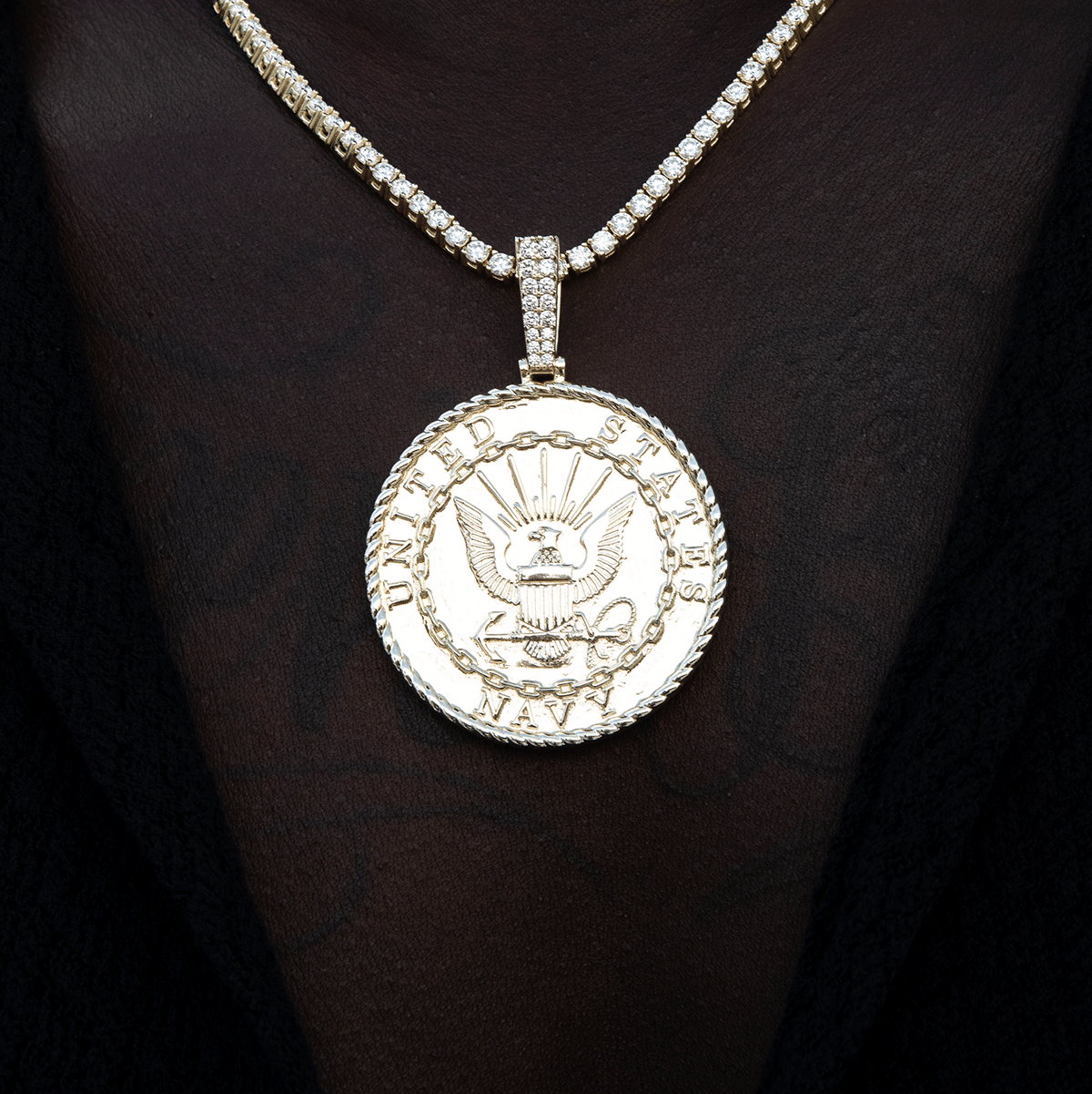 GLD Men U.S. Navy Pendant in Yellow Gold