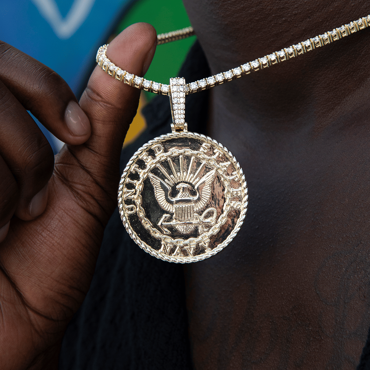 GLD Men U.S. Navy Pendant in Yellow Gold