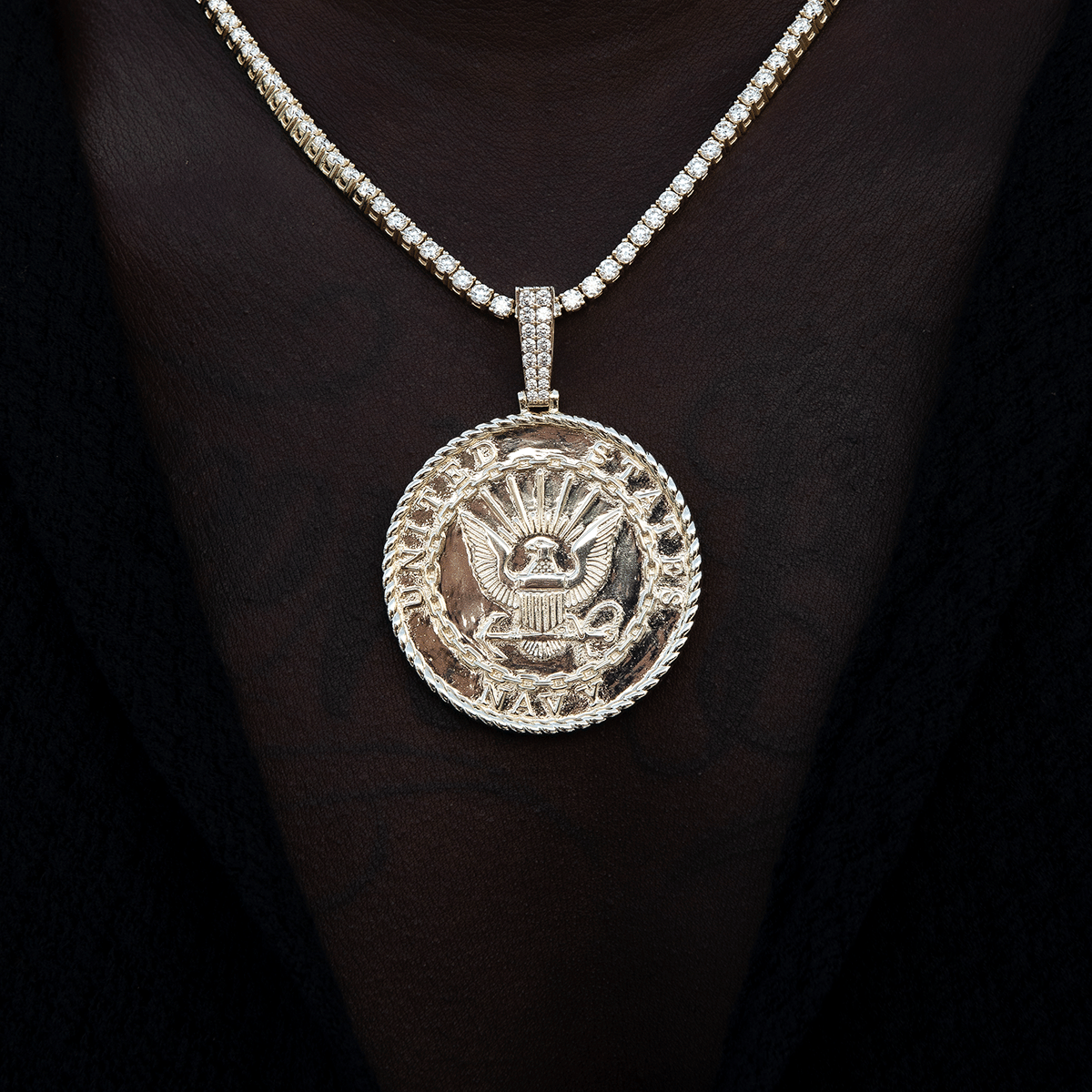 GLD Men U.S. Navy Pendant in Yellow Gold
