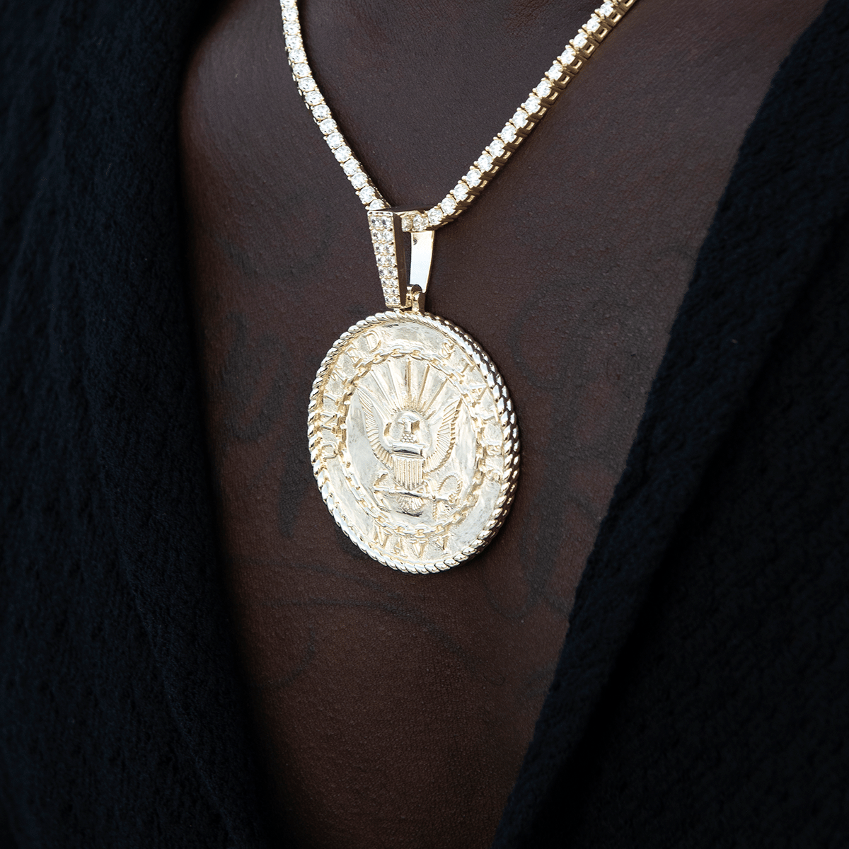 GLD Men U.S. Navy Pendant in Yellow Gold
