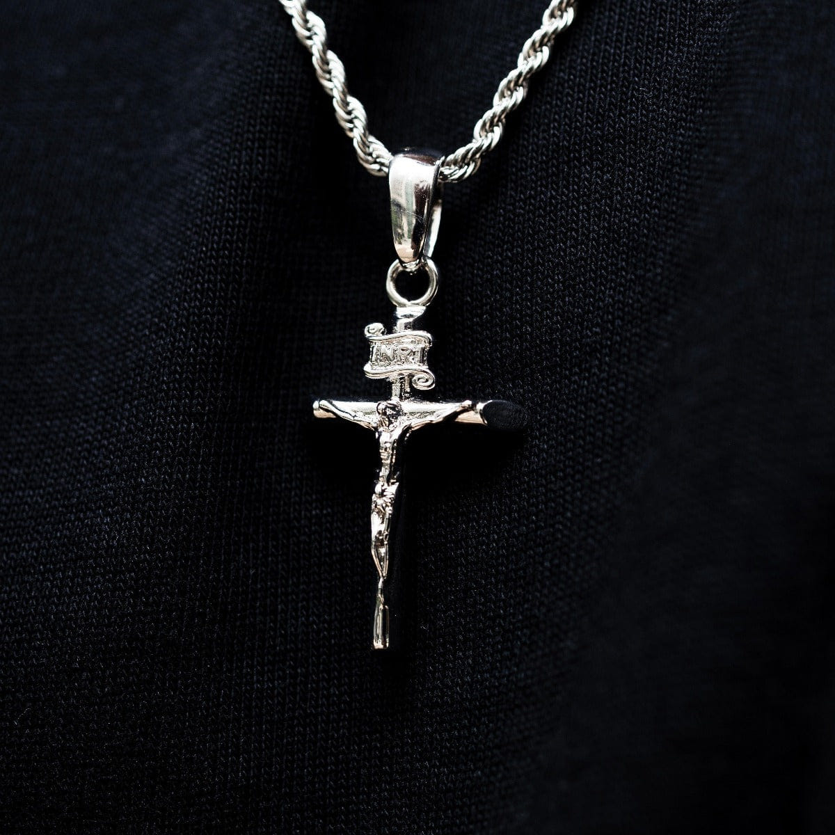 GLD PROMO SETS Crucifix Pendant in White Gold