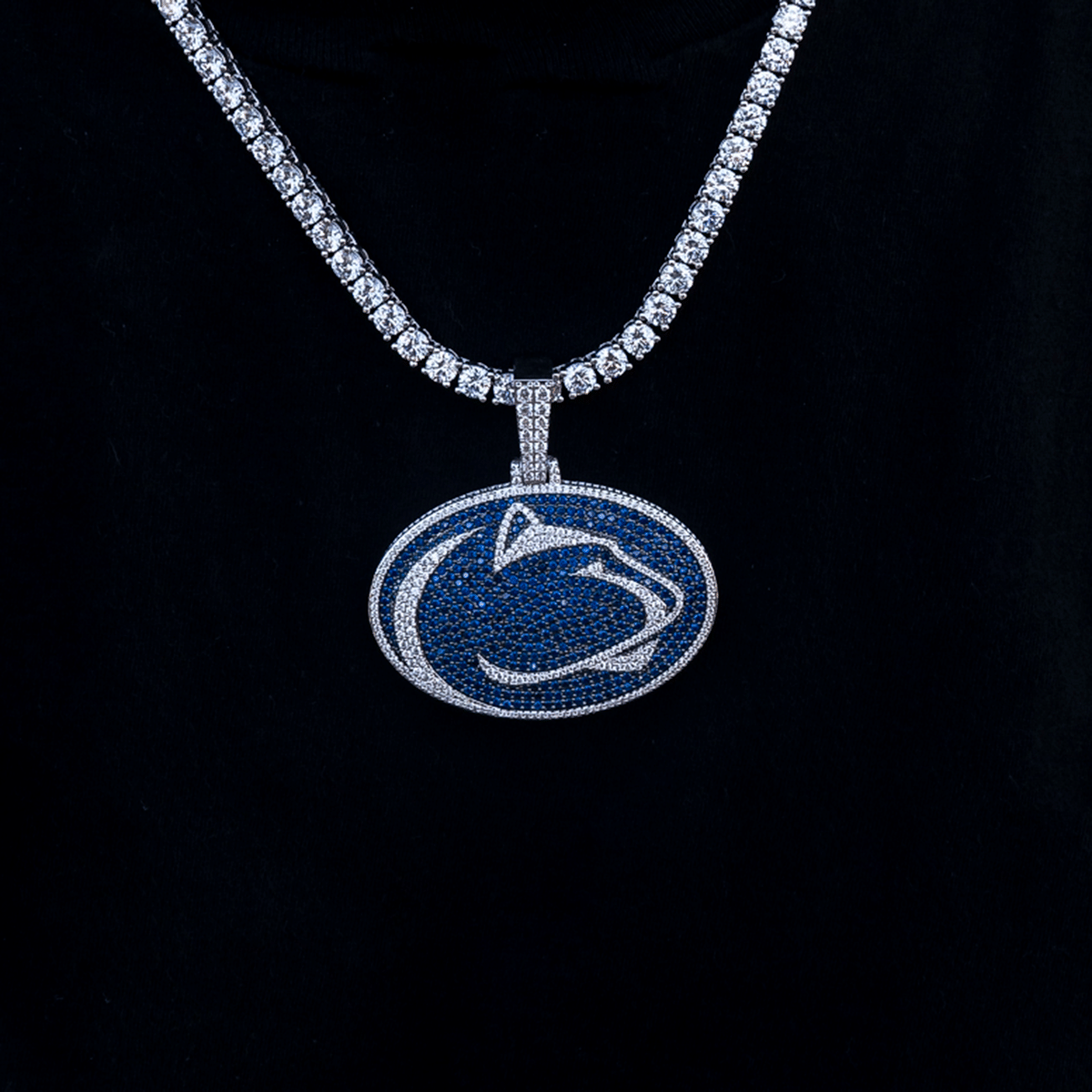 GLD Men Large Penn State Nittany Lions Official NCAA Logo Pendant