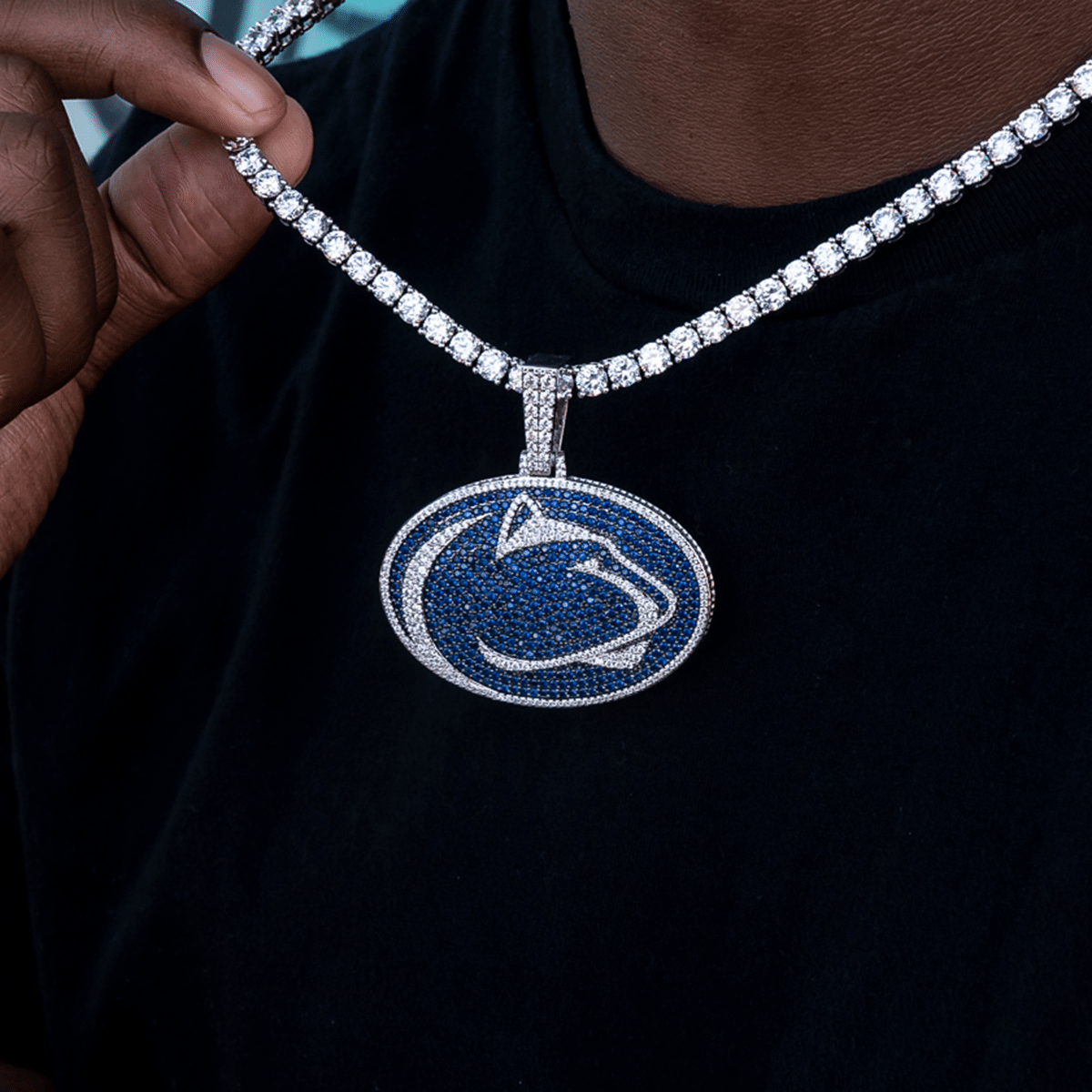 GLD Men Large Penn State Nittany Lions Official NCAA Logo Pendant