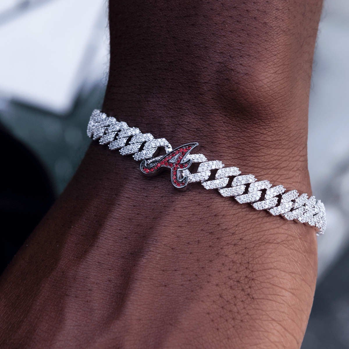 GLD Men Atlanta Braves Official MLB Diamond Prong Cuban Bracelet in White Gold - 8.5 mm