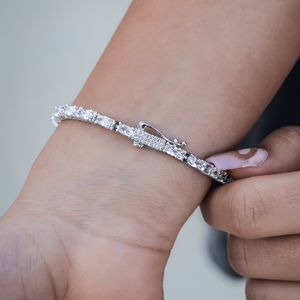 GLD Women Diamond Mixed Oval Cut Tennis Bracelet - 3 mm