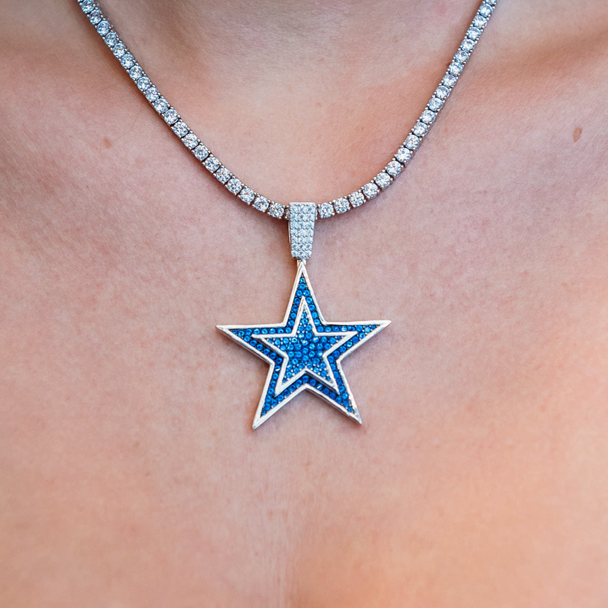 GLD Women Dallas Cowboys Official NFL Pendant