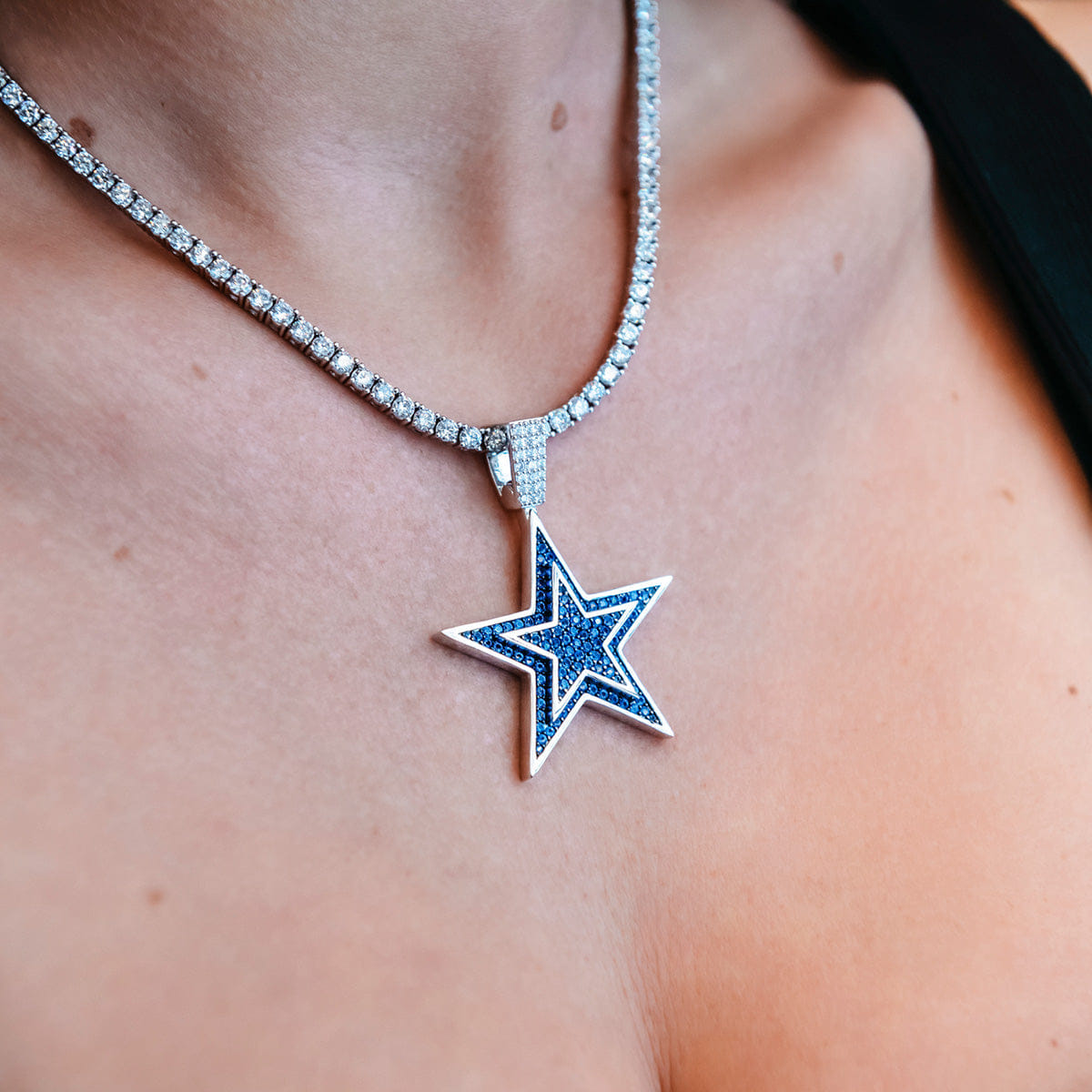GLD Women Dallas Cowboys Official NFL Pendant