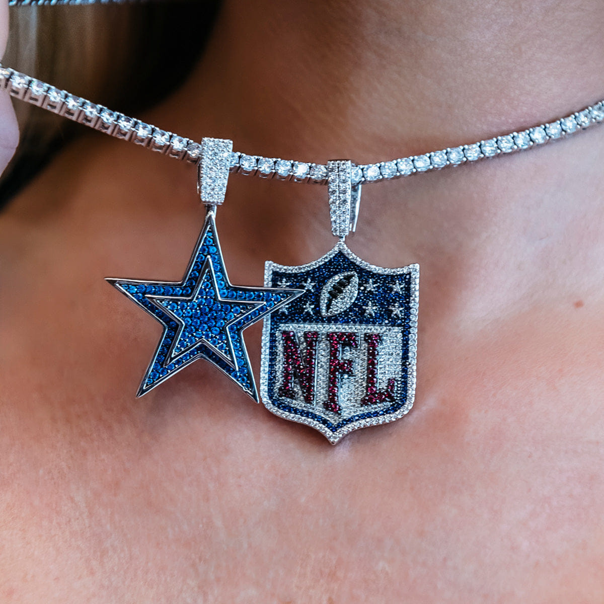 GLD Women Dallas Cowboys Official NFL Pendant